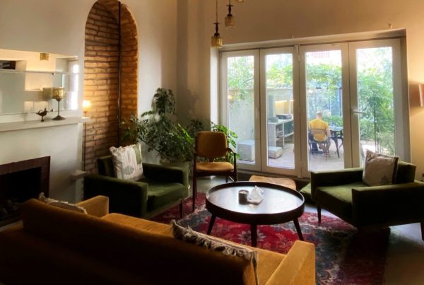 metroresidences - singapore apartment rental - cosy living room with patio