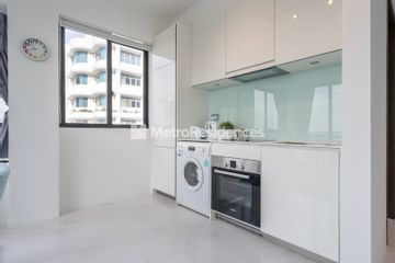 Meyer Melodia | Studio 1 bathroom | Unblocked View