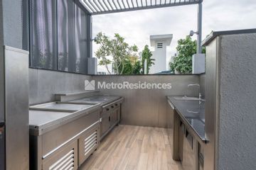 J Gateway | 1 bedroom 1 bathroom | Residential View (D)