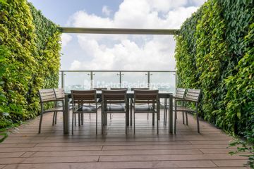 J Gateway | 1 bedroom 1 bathroom | Residential View (D)