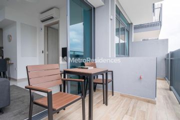 J Gateway | 1 bedroom 1 bathroom | Residential View (D)