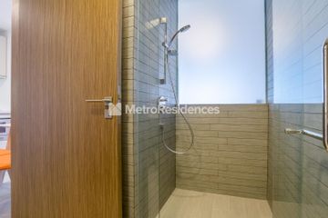 V on Shenton | Studio 1 Bathroom | Unblocked View (A)